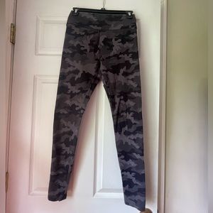 Wild Fable Camo Leggings size small